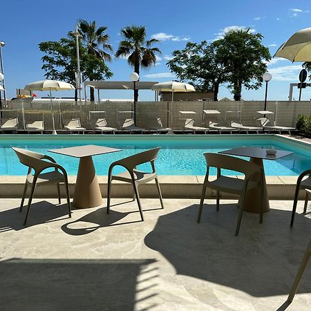 Hotel Tropic - Fronte Mare Riccione Bagian luar foto